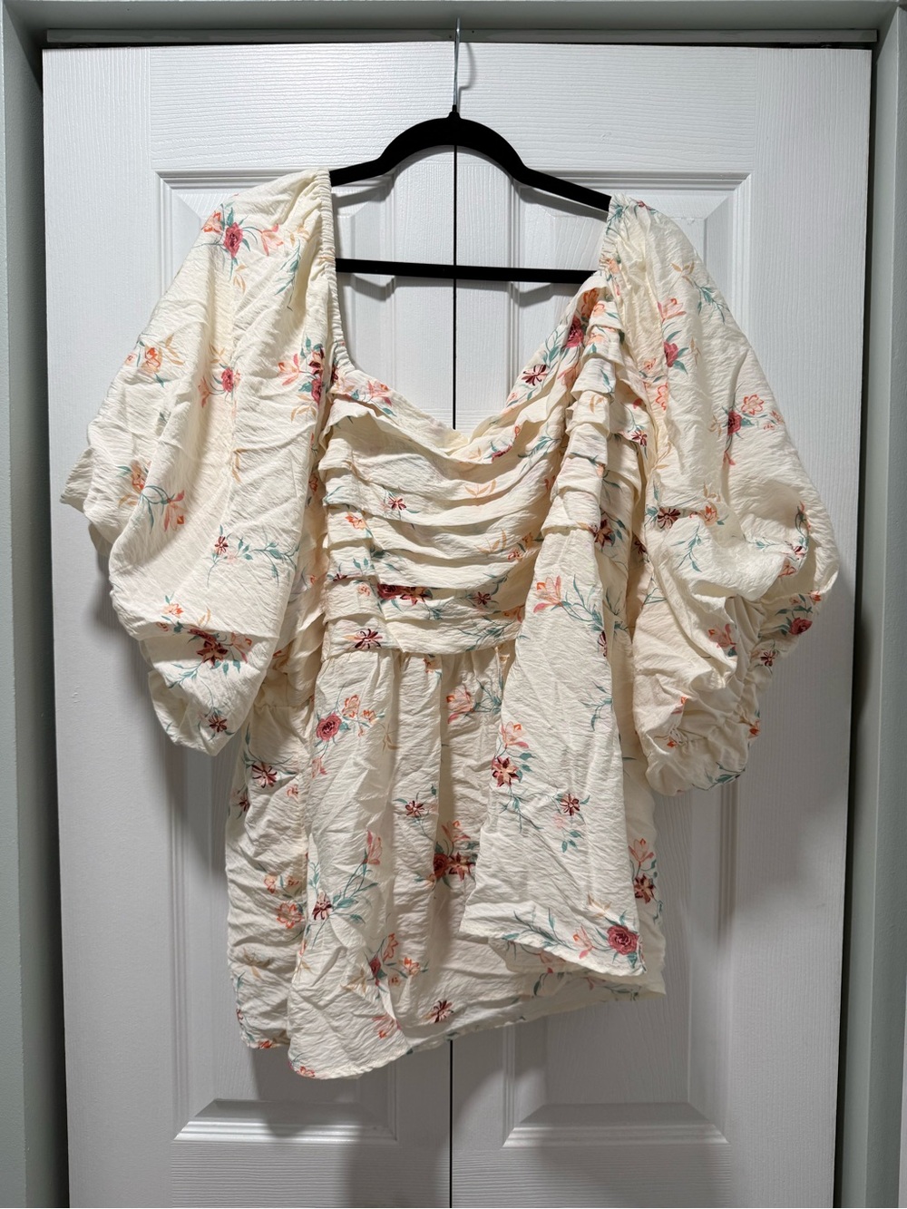 Torrid Cream Floral Blouse | Size 4 / 4X